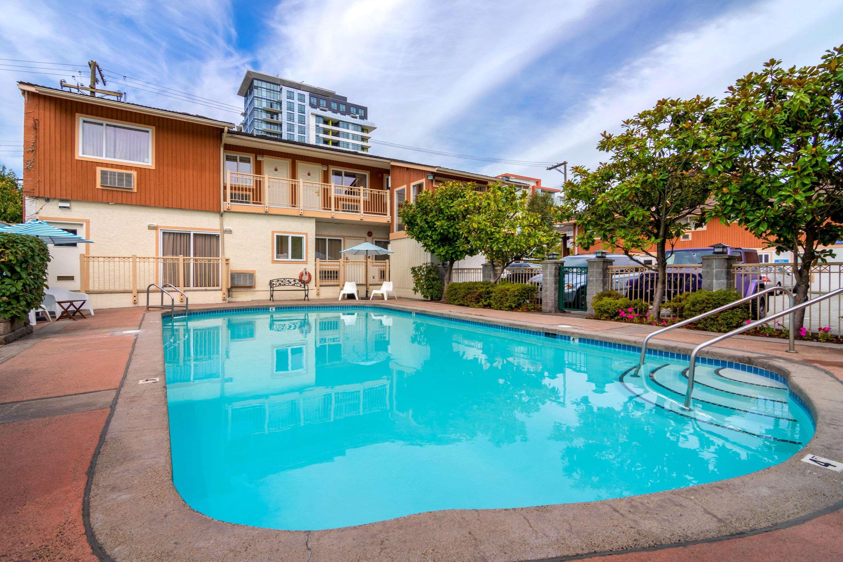 Econo Lodge Inn & Suites - North Vancouver Exterior foto